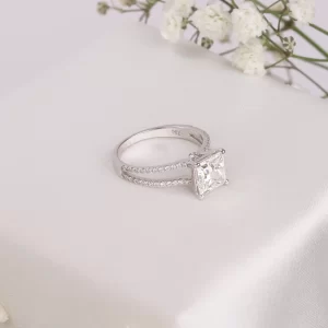 iamonde-ring_white-gold_-jewelry_-lab-grown-diamonds_-tennis_bracelet_Diamond_engagement_ring_etika-jewels_lab-grown-diamonds_engagement-ring_diamond-ring_gold-jewelry_duba_uae_abu-dhabi