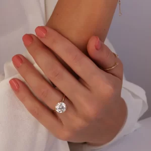 round-diamond_engagement-_rings_-lab-grown-diamonds_-tennis_bracelet_Diamond_engagement_ring_etika-jewels_lab-grown-diamonds_engagement-ring_diamond-ring_gold-jewelry_duba_uae_abu-dhabi