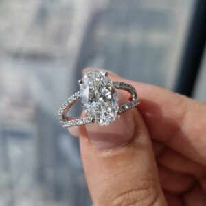 Oval Diamond Split Ring_labgrown-engagement ring-diamond-18k-gold-jewellery-Dubai-ETIKA Jewels 2