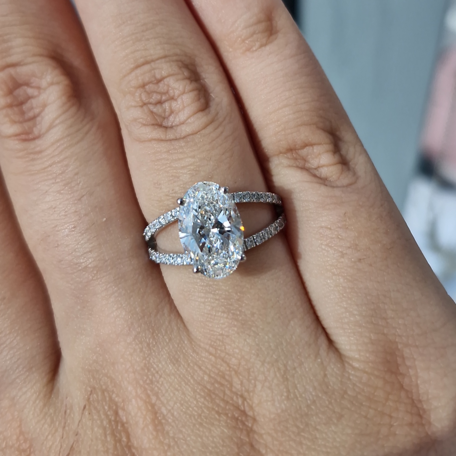 Oval Diamond Split Ring_labgrown-engagement ring-diamond-18k-gold-jewellery-Dubai-ETIKA Jewels Abu dhabi Oval Diamond Split Ring_labgrown-engagement ring-diamond-18k-gold-jewellery-Dubai-ETIKA Jewels Abu dhabi