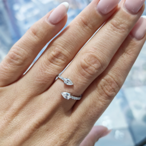 split ring_emerald eternity band_wedding band_etika_jewels_engagement ring_diamond ring_labgrown diamonds_diamond jewelry_gold and diamond jewellery_gemstones_damac_bvlgary