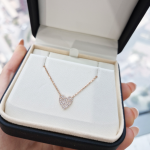 perfect gift for her_diamond necklase_heart necklace-IGI Certified_ETIKA Jewels_engagement ring_labgrown diammonds_jeweory_jewellery_Dubai_Abu Dhabi_Jewelry Shop