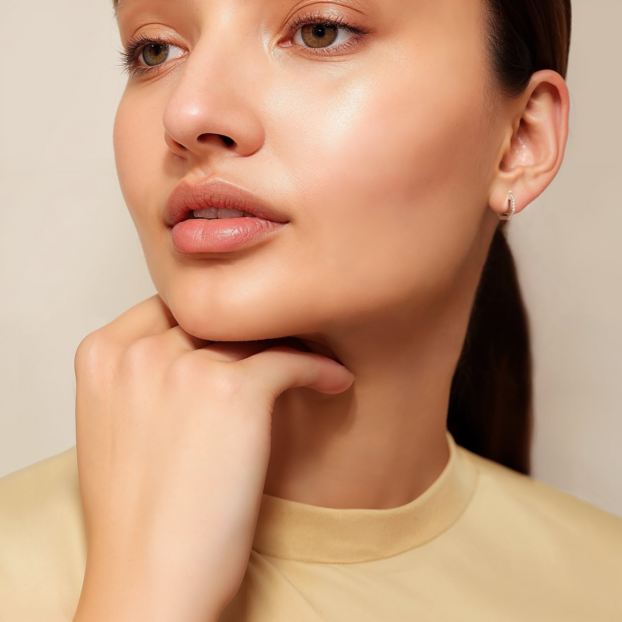 Octagon_Huggies_Earrings-Lab_Diamond_Gold_Dubai (2)