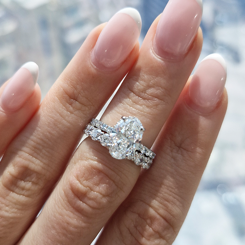 eternity band with engagement ring_emeerald eternity band_wedding band_etika_jewels_engagement ring_diamond ring_labgrown diamonds_diamond jewelry_gold and diamond jewellery_gemstones_damac_bvlgary_