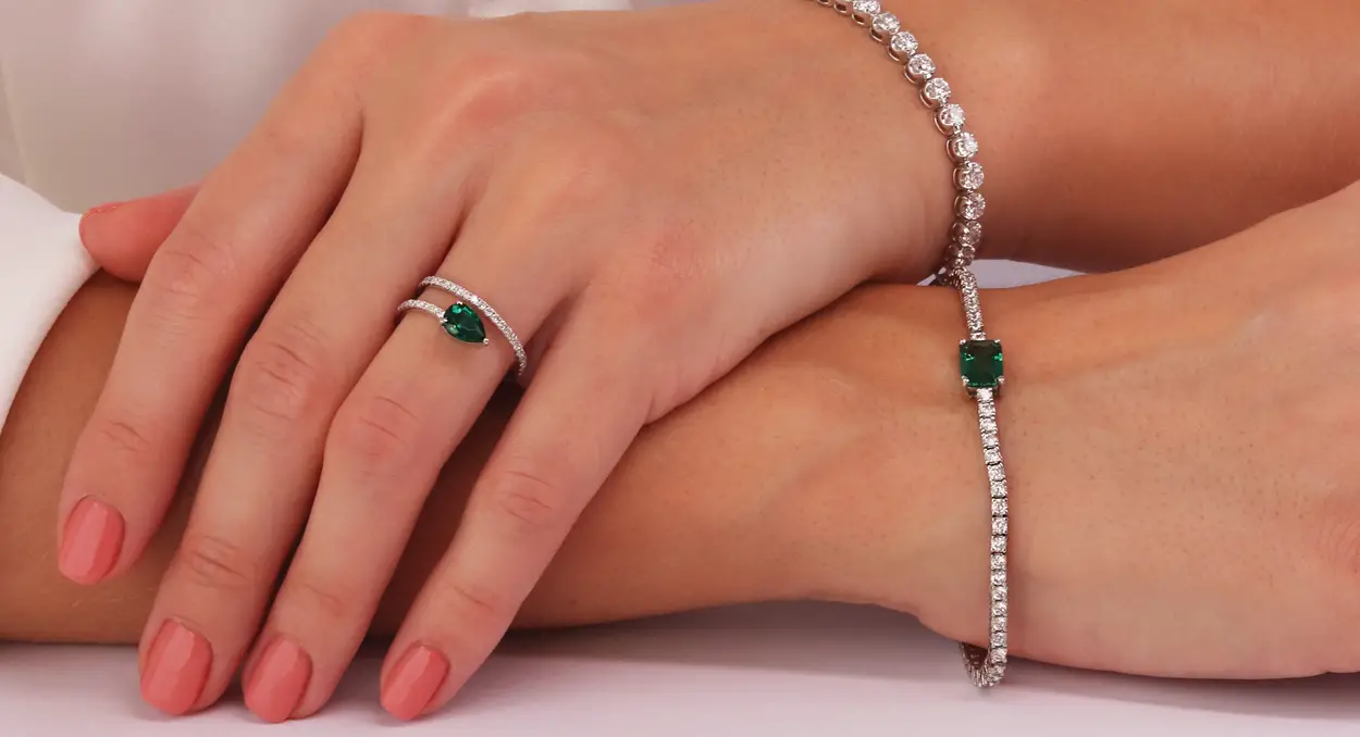 Buy women jewellery & diamond rings