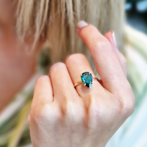 Nihal-Pear-Gemstone-With-Hidden-Diamond-Halo_engagement-ring_diamond-ring_artdeco-ring_etika_damac_malabar_labgrown_diamonds_ethical_sustainable-diamoinds