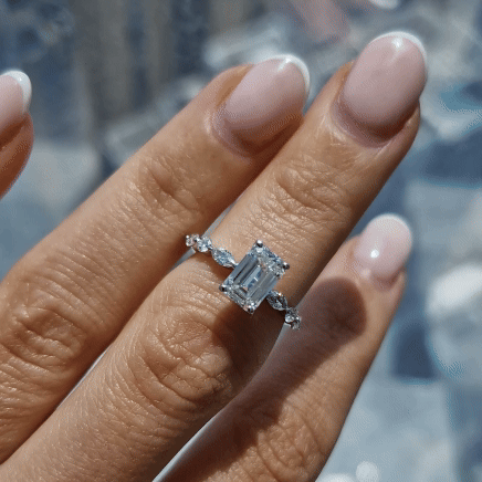 2Zahra_Emerald Diamond Solitaire Marquise and Round band-IGI Certified_ETIKA Jewels_engagement ring_labgrown diammonds_jeweory_jewellery_Dubai_Abu Dhabi_Jewelry Shop