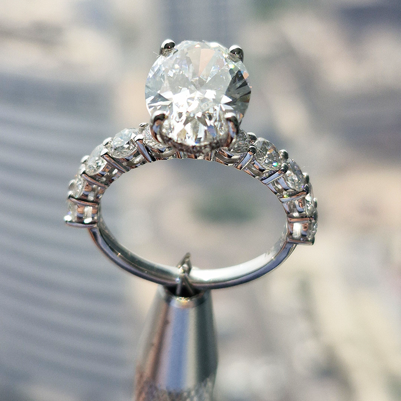 detail_Kamila ring_oval_diamond_labgrown_18K_Gold_jewellery_ETIKA Jewels_Dubai_engagement ring