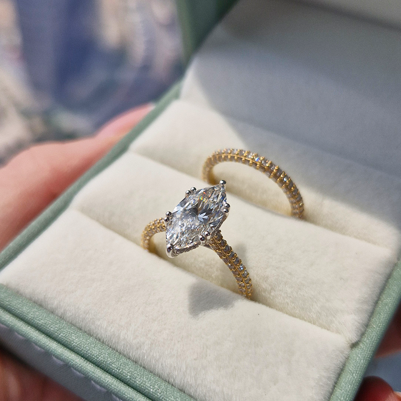 wedding jewelry_Shamsa ring_oval_diamond_labgrown_18K_Gold_jewellery_ETIKA Jewels_Dubai_engagement ring