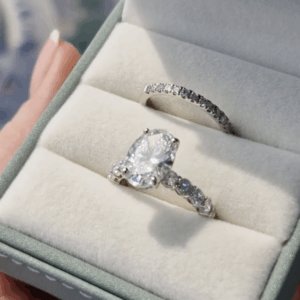 Wedding-Ring_eternityband_diamond-and-gold-ring_ETIKA-Jewels