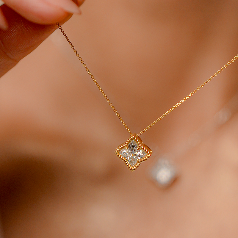 Diamond necklace_pendant_flower collection_labgrown_18K_gold_Jewellery_ETIKA Jewels_Dubai 2 Diamond necklace_pendant_flower collection_labgrown_18K_gold_Jewellery_ETIKA Jewels_Dubai 2